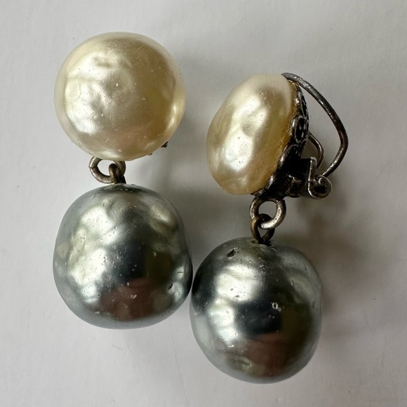 Louis Rousselet Vintage French Baroque Glass Pearl Drop Earrings - Picture 6 of 6